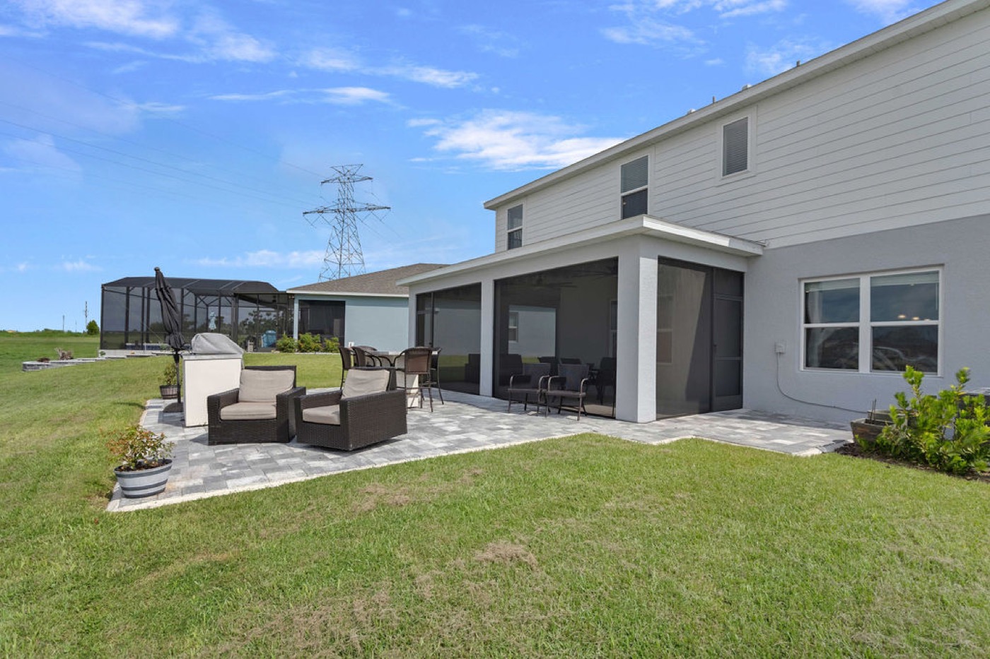 Rear exterior and screened lanai